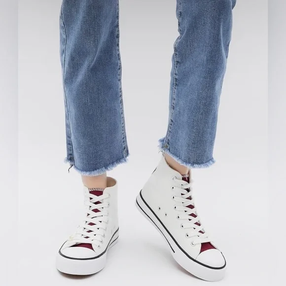 NWT Women's High Top Canvas Sneaker Shoes - Picture 3 of 5
